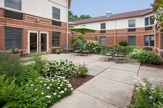 The Pines of Mount Lebanon in Mt. Lebanon, PA - Building Photo - Building Photo