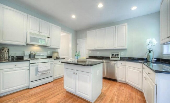 6961 Klett Dr in Fort Belvoir, VA - Building Photo - Building Photo