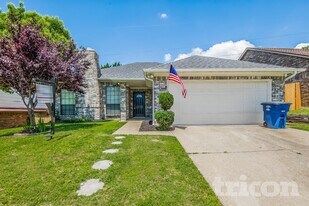6623 Mountain Cedar Ln in Dallas, TX - Building Photo