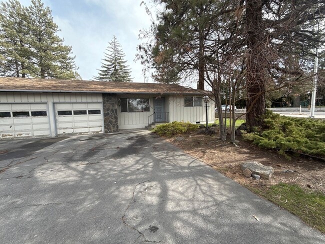 562 SE 4th St in Bend, OR - Building Photo - Building Photo