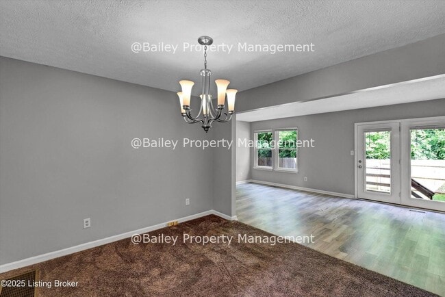 11619 Tazwell Dr in Louisville, KY - Foto de edificio - Building Photo