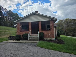 196 Valley Rd in Eighty Four, PA - Building Photo - Building Photo
