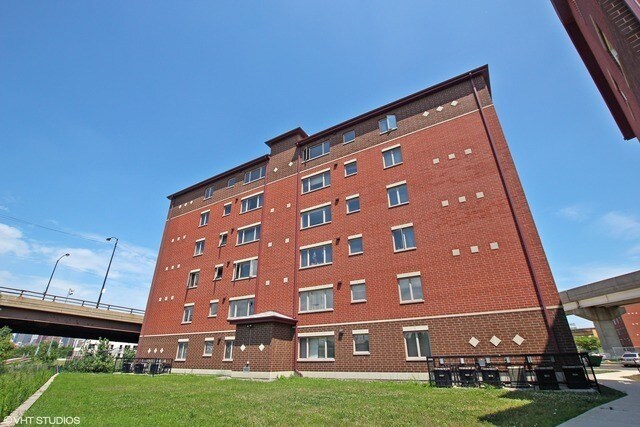 239 W 18th St-Unit -5C in Chicago, IL - Building Photo