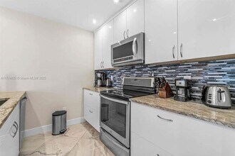 136 Waterside Dr in Hypoluxo, FL - Building Photo - Building Photo