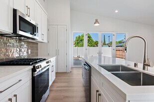 15912 Vose St in Van Nuys, CA - Building Photo