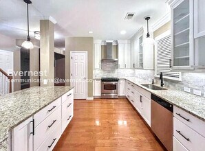 212 Horizon Hill in Newnan, GA - Foto de edificio - Building Photo