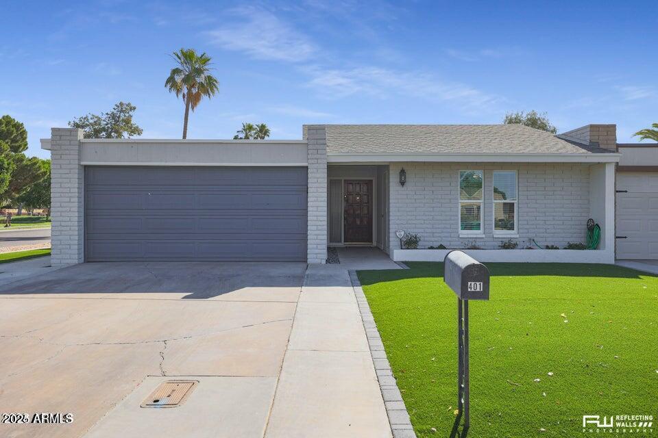 401 Paladin Cir in Litchfield Park, AZ - Building Photo