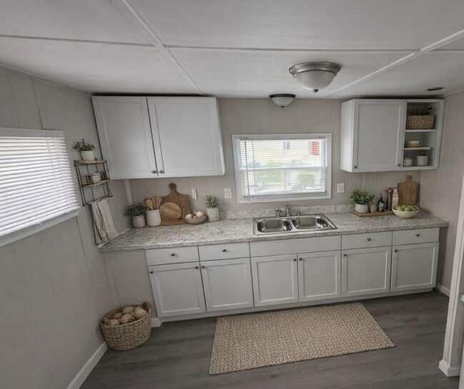1335 Glenwood Alley in Huntington, IN - Building Photo - Building Photo