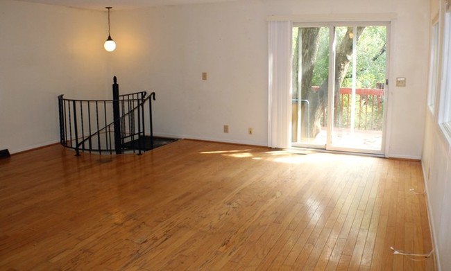 1425 Eastview Dr in Coralville, IA - Building Photo - Building Photo