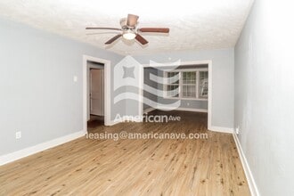 335 E Ridgeway St in Jackson, MS - Foto de edificio - Building Photo