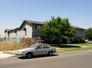 Casa Valencia Apartments in Fontana, CA - Building Photo - Building Photo