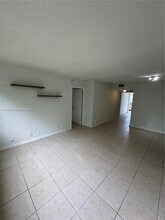 11213 Royal Palm Blvd in Coral Springs, FL - Foto de edificio - Building Photo