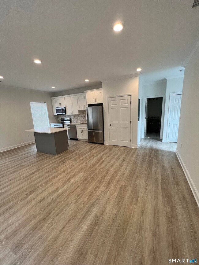 93 Boston Post Rd in Milford, CT - Building Photo - Building Photo
