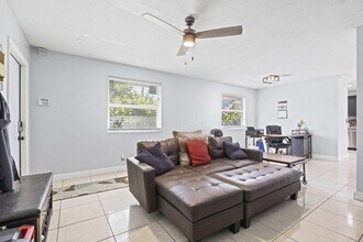 1651 Suwanee Dr in West Palm Beach, FL - Foto de edificio - Building Photo