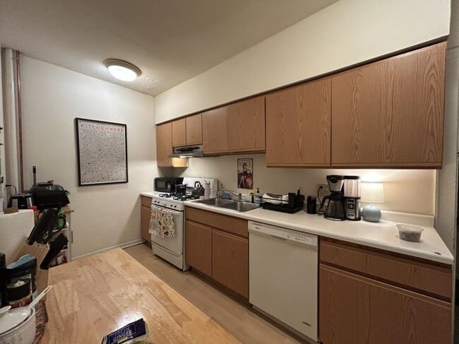 property at 2554 W Eastwood Ave