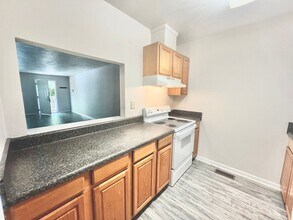 2110 Golf Terrace Dr in Tallahassee, FL - Building Photo - Building Photo