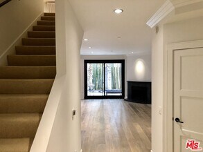 411 N Oakhurst Dr in Beverly Hills, CA - Building Photo - Building Photo