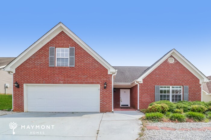 1509 Queen Elizabeth Dr in Locust Grove, GA - Building Photo