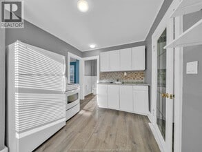 911 Ellrose Ave in Windsor, ON - Building Photo - Building Photo