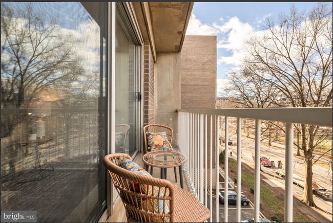 800 4th St SW, Unit N421 in Washington, DC - Foto de edificio - Building Photo