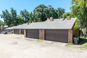 Bradfield Creek Townhomes in Garland, TX - Building Photo - Building Photo