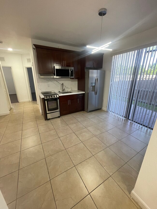 100 SE 36th Ave, Unit 1