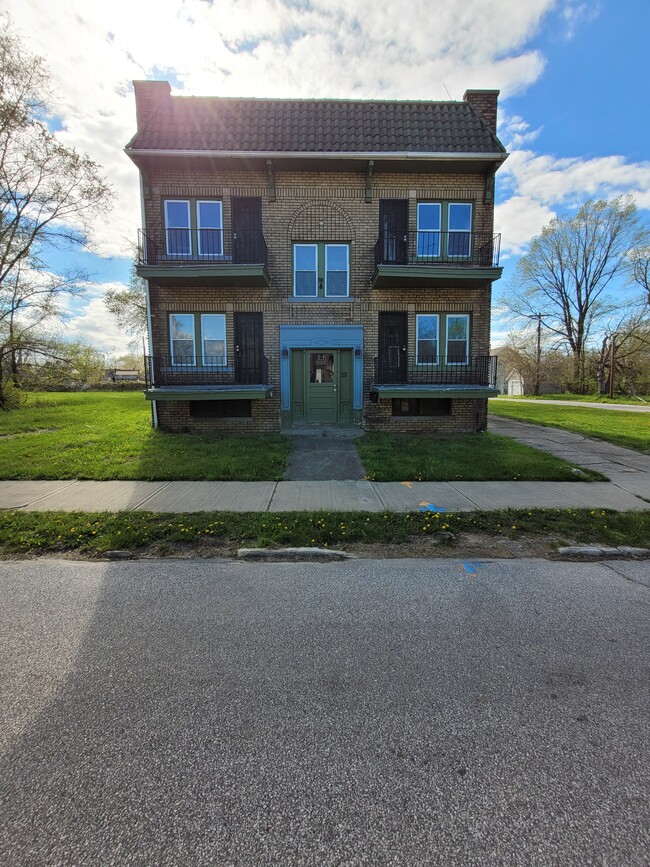 718 E 124th St in Cleveland, OH - Foto de edificio - Building Photo