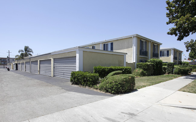 309 N Mountain View Pl in Fullerton, CA - Foto de edificio - Building Photo