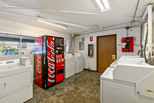 5625 15th Ave NE, Unit 104 in Seattle, WA - Foto de edificio - Building Photo