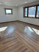 1297 S Frederick Ave, Unit 1 in Oelwein, IA - Building Photo - Building Photo