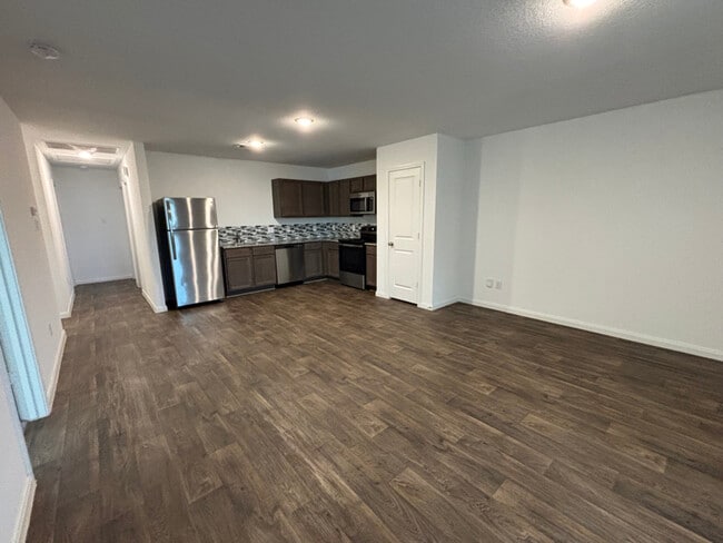 1964 Rd 5714 in Cleveland, TX - Foto de edificio - Building Photo