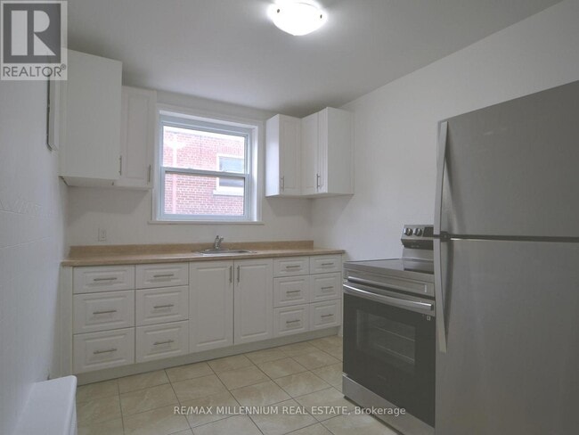 149 Borden Ave N in Kitchener, ON - Building Photo - Building Photo