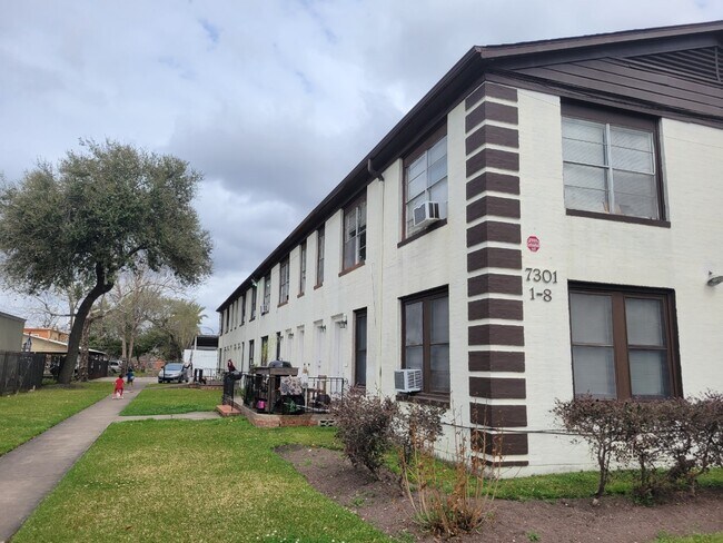 7301 Capitol St, Unit 5 photo'