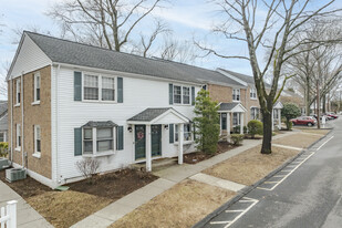 Colonial Gardens Condominiums in Fairfield, CT - Building Photo