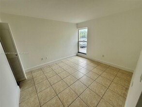 11925 NE 2nd Ave in Miami, FL - Building Photo - Building Photo