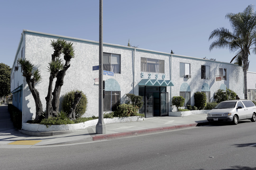 Villager Apartments in Long Beach, CA - Foto de edificio