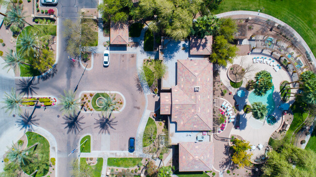 Sky at P83 in Peoria, AZ - Foto de edificio - Building Photo