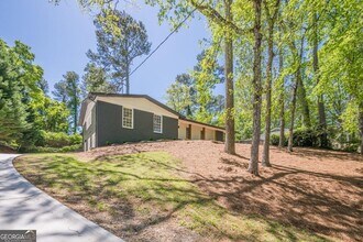 3350 Pine Meadow Rd NW in Atlanta, GA - Building Photo - Building Photo