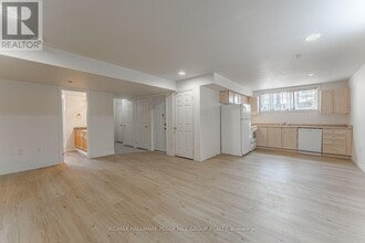 12 Quinlan Rd in Barrie, ON - Building Photo - Building Photo