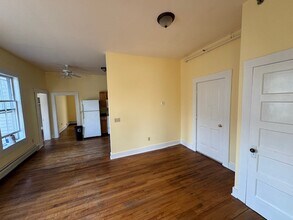 35 S Main St, Unit Apartment 1 in Hardwick, VT - Building Photo - Building Photo