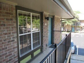 7685 Northcross Dr in Austin, TX - Building Photo - Building Photo