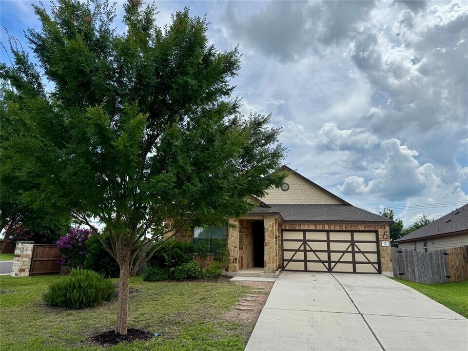 111 Jasmine Cove in Kyle, TX - Building Photo
