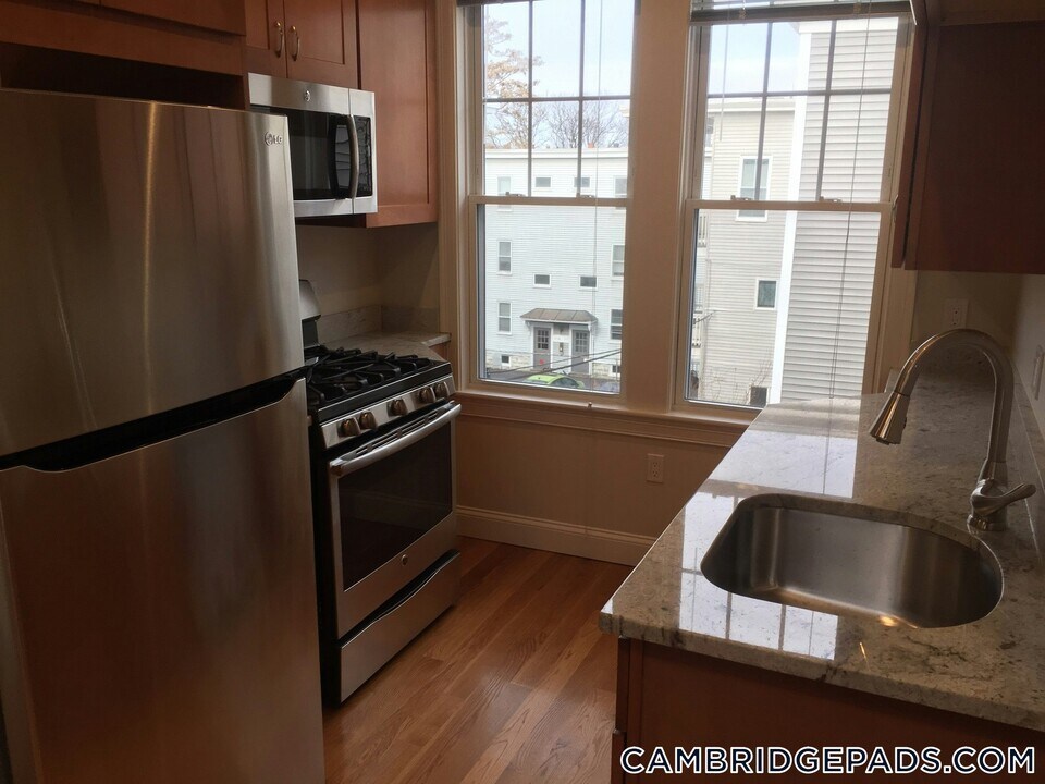 9 Marney St in Cambridge, MA - Building Photo