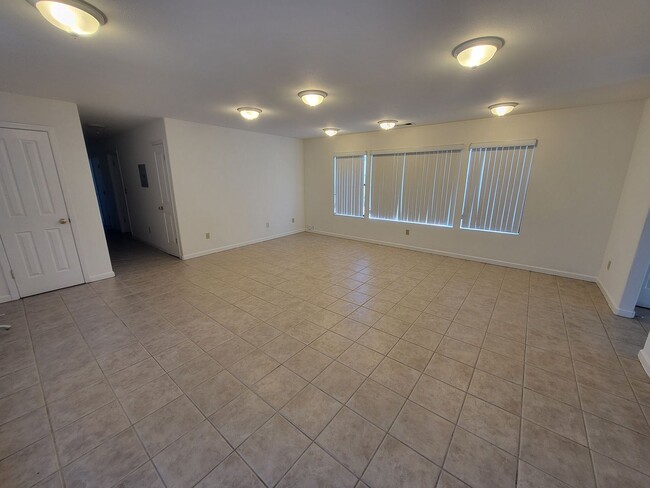 526 Harbour Way in Richmond, CA - Building Photo - Building Photo