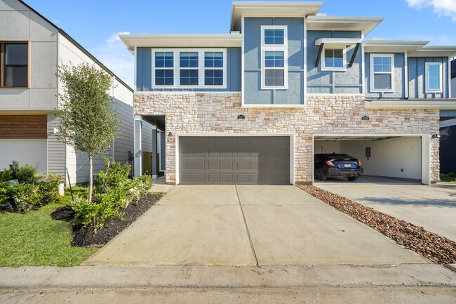 property at 2207 Diagonal Ln