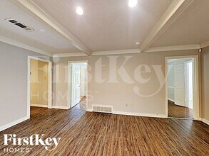 1053 Boones Hollow Dr in Memphis, TN - Building Photo - Building Photo