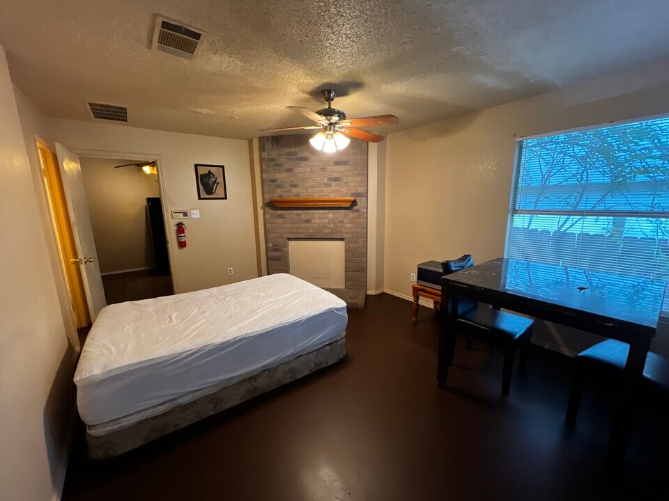 1321 Garden Path Dr, Unit 1 in Round Rock, TX - Foto de edificio