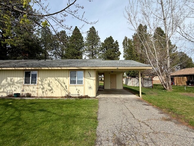 property at 3209-3213 W Agate St