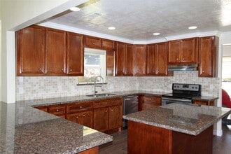 4330 Regency Villa Dr in Houston, TX - Building Photo - Building Photo