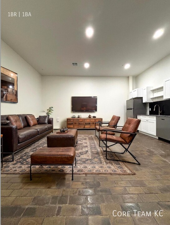 3100 Gillham Plaza in Kansas City, MO - Building Photo